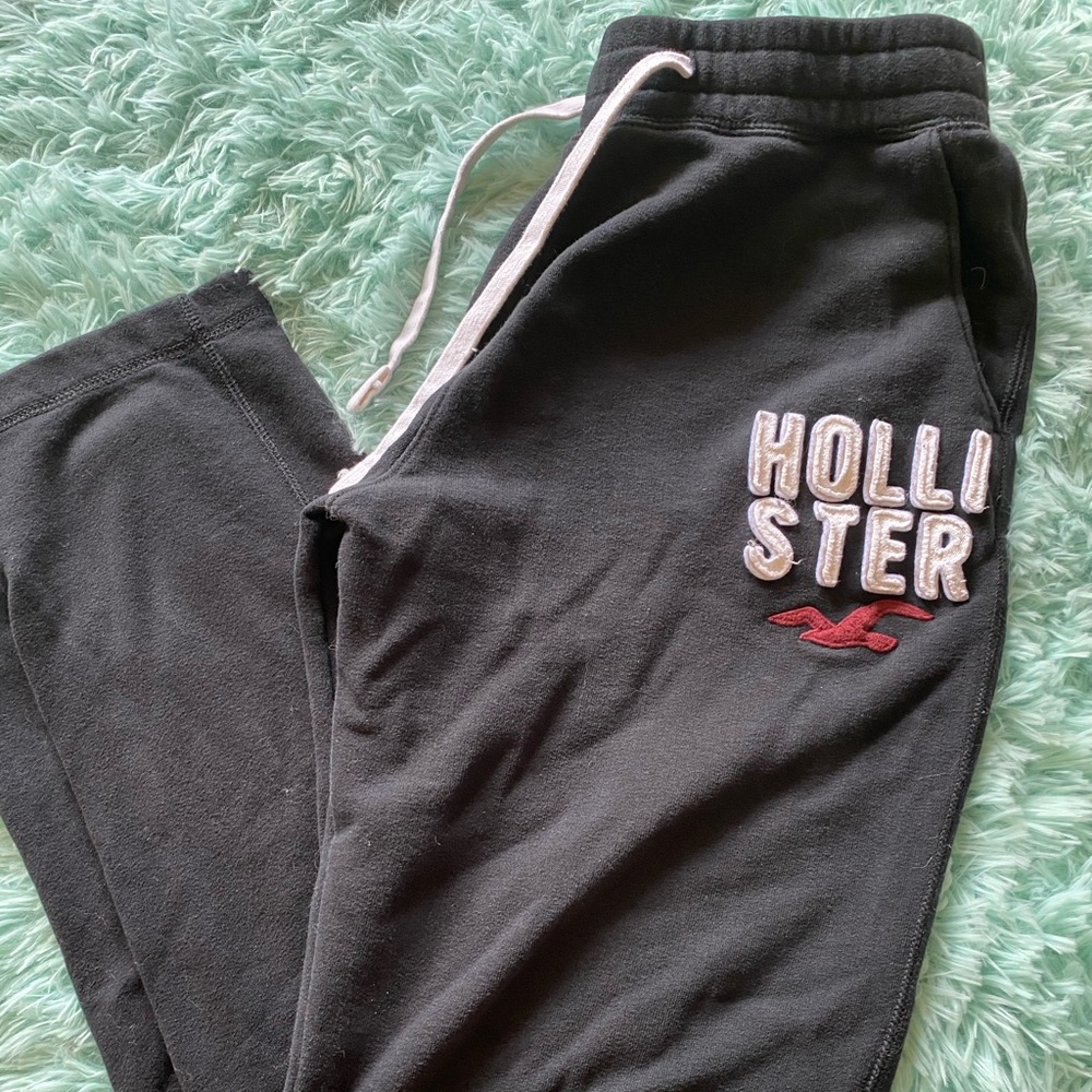 Men’s Hollister joggers. Size medium 💕